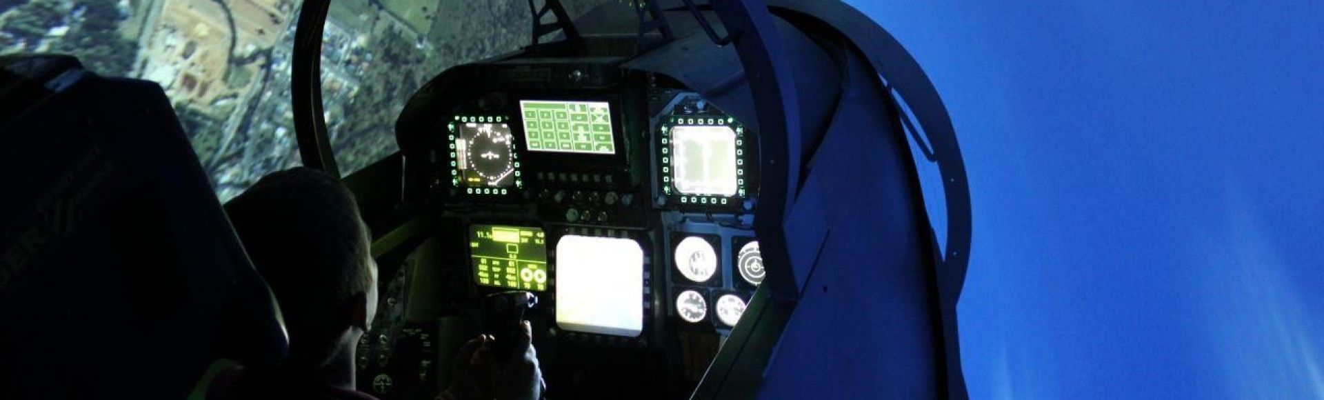 f 18 flight simulator cockpit